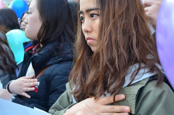 ▲ 국민의례를 하는 진지한 경인여대 학생들.