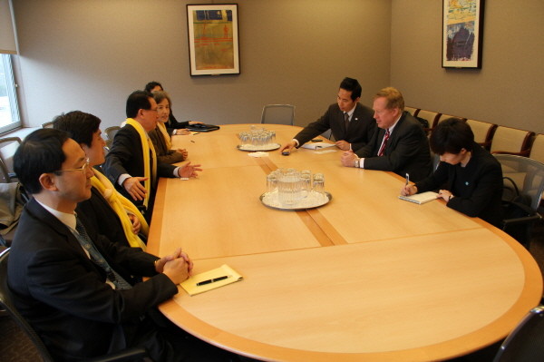 ▲ 12일(현지시간) 오후 로버트 킹 미국 대북인권특사가 한국 국회대표단과 면담하고 있다. ⓒ 뉴데일리