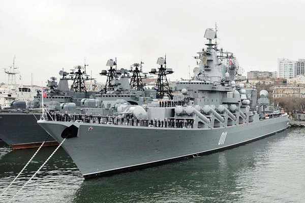 ▲ 러시아 태평양함대의 기함 '바랴그(배수량 1만1,000톤 급)'의 모습. 대형 미사일 순양함으로 화력이 막강하다.
