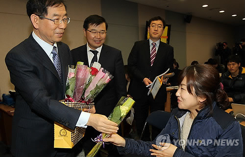 ▲ 작년 8월 한 달 넘게 릴레이 1인 시위를 벌인 탈북여성 김춘례(가명)씨.ⓒ 뉴데일리