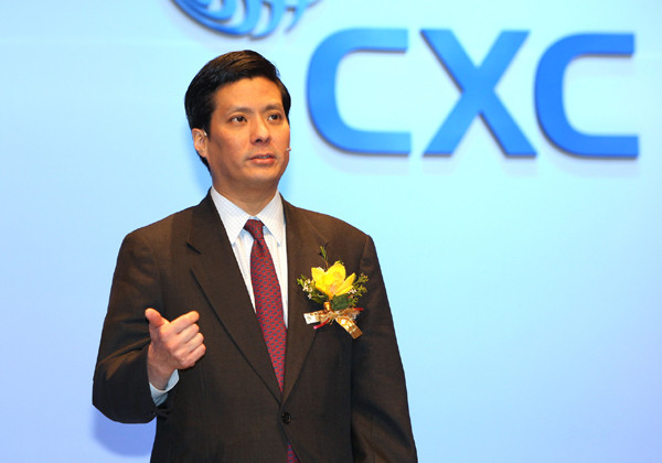 ▲ 기자들 앞에서 CXC의 사업에 대한 프레젠테이션 겸 인사말을 하고 있는 헨리 조 대표.