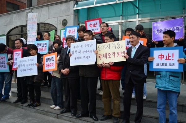 ▲ 남양주시장애인주간보호센터에 소속된 장애인 20여명이 '탈북자 강제북송 반대' 집회에 참가했다.