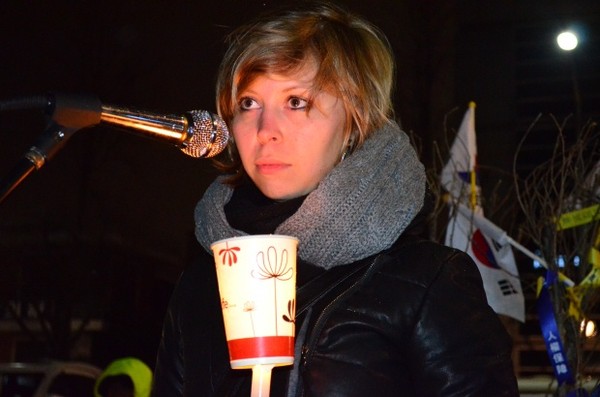 ▲ 스위스인 비키, 탈북자 강제북송 저지를 위해 의견을 말하고 있다.