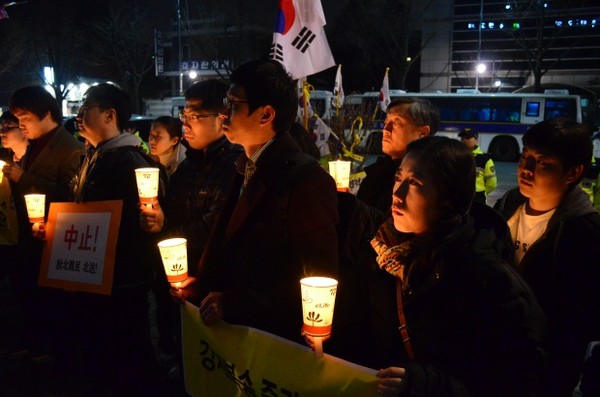 ▲ 오후 7시 '탈북자 강제북송 반대' 촛불 문화제에 참가한 시민들.