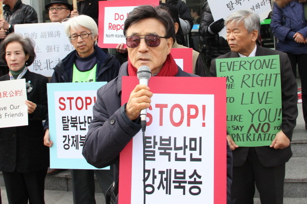 ▲ 18일 ‘탈북자 강제북송 저지를 위한 문화제’에 참석한 류근일 뉴데일리 고문(전 조선일보 주필)이 발언하고 있다. ⓒ 뉴데일리