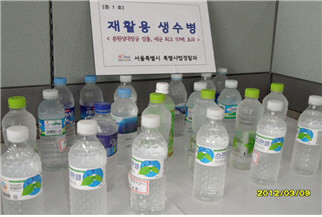 ▲ 서울시 특별사법경찰이 적발한 숙박업소 재활용 생수병.ⓒ