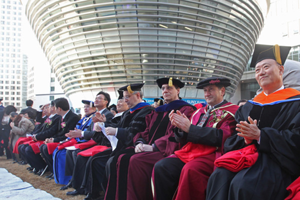 ▲ 지난 19일 인천 송도 글로벌대학 캠퍼스에서는 '한국 뉴욕주립대' 개교식이 열렸다.