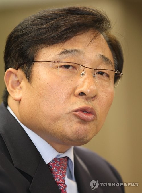 ▲ 이영호 전 청와대 고용노사비서관이 20일 오후 서울 태평로 프레스센터에서 기자회견을 열고 장진수 전 국무총리실 공직윤리지원관실 주무관(39)에게 지난 2010년 불거진 민간인 불법사찰 사건을 은폐하려고 증거인멸을 지시했다는 의혹에 대해 해명하고 있다. ⓒ 연합뉴스