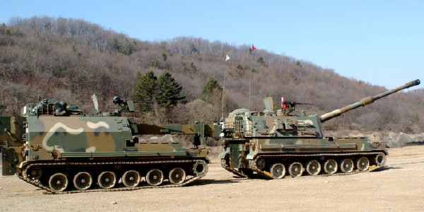 ▲ K-9 자주포는 사진처럼 K-10 탄약운반차와 함께 다닌다.