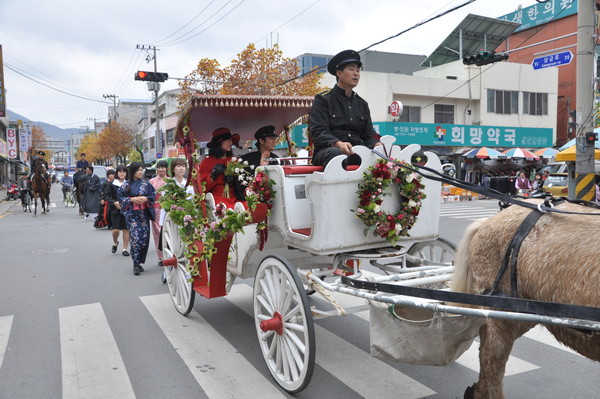 ▲ 정지용 시대극 퍼레이드ⓒ옥천 향수5일장