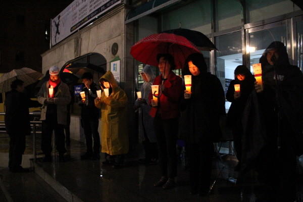 ▲ 촛불문화제에 참석한 시민들은 이날 