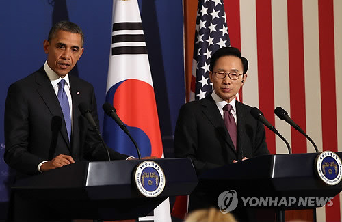 ▲ (서울=연합뉴스) 진성철 기자 = 이명박 대통령과 버락 오바마 미국 대통령이 25일 청와대에서 한.미 정상회담을 마친 뒤 공동 기자회견하고 있다. 오바마 대통령은 오는 26일 열리는 '2012 서울 핵안보정상회의' 참석차 방한했다.ⓒ