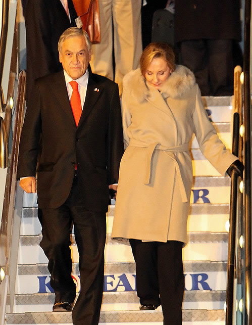 ▲ 세바스티안 피녜라 칠레 대통령이 '2012 서울 핵안보정상회의'에 참석하기 위해 25일 오후 김포공항을 통해 입국하고 있다. ⓒ 연합뉴스