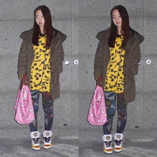 ▲ 일명 '소희 일반인 포스' 사진이 화제다. ⓒ 온라인커뮤니티