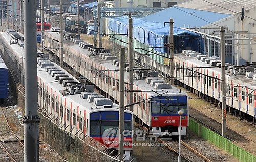 ▲ 제19대 국회의원 총선거가 코 앞으로 다가오면서 서울 지하철 1호선 지하화가 수도권 총선 이슈로 부상하고 있다.ⓒ 연합뉴스(자료사진)