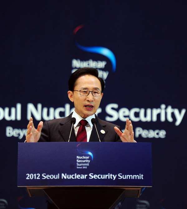 ▲ 이명박 대통령이 27일 2012 서울 핵안보정상회의를 마치고 의장기자회견을 하고 있다. ⓒ 공동취재단