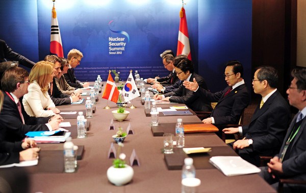 ▲ 이날 이 대통령이 정상회의를 진행하는 모습 ⓒ 공동취재단