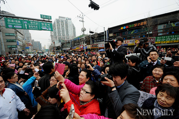▲ 수많은 시민과 취재진들ⓒ양호상 기자