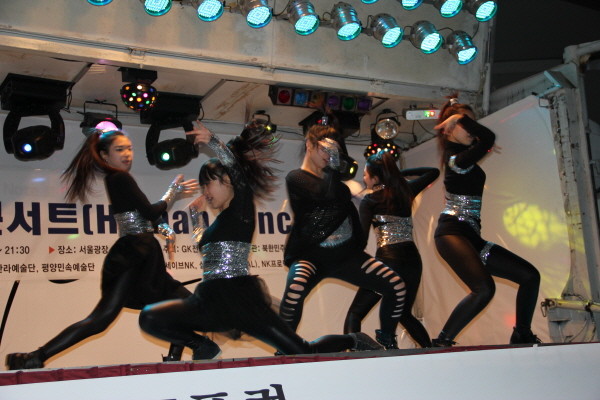 ▲ 콘서트에서 서울종합예술학교 무용예술학부 댄싱팀이 공연을 펼치고 있다. ⓒ 뉴데일리