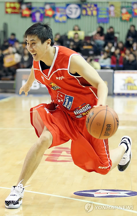 ▲ 지난 1월 '프로농구 레전드 올스타전'에서 이벤트 경기 중인 이상민 전 삼성 선수.