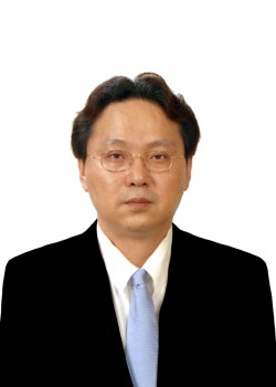 ▲ 새누리당 조명철 비례대표 후보. 그는 35세인 94년 한국에 들어온 그는 대외경제정책연구원 통일국제협력팀장, 국제개발협력센터 소장을 지낸 데 이어 지난해 6월에는 통일부 산하 통일교육원 원장(1급)을 맡았다. 탈북자 출신으로 첫 고위 공무원에 된 것.