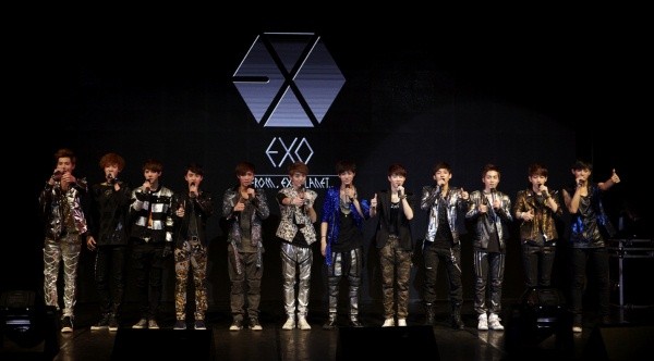 ▲ 왼쪽부터 크리스, 찬열, 세훈, D.O. , 레이, 루한, 카이, 수호, 첸, 시우민, 백현, 타오.