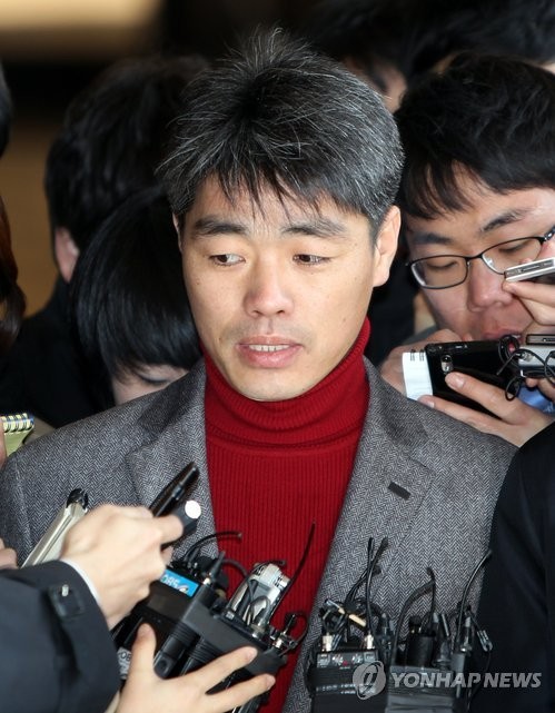 ▲ MB 정부의 사찰 문제를 폭로한 장진수 전 주무관. 그는 노무현 정부에서 사찰 문건을 폐기하는 핵심역할을 한 것으로 알려져 있다. ⓒ연합뉴스