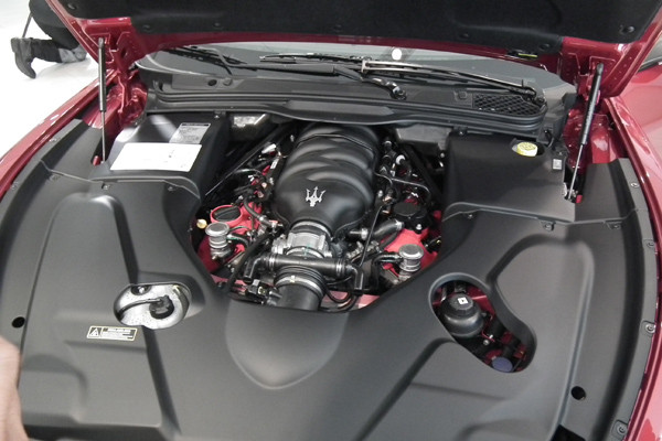 ▲ 그란카브리오 스포츠의 심장. 4.7리터 엔진은 450마력, 52kg.m의 토크를 뿜어낸다.