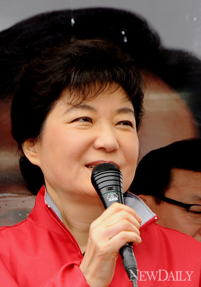 ▲ 박근혜 새누리당 중앙선대위원장이 5일 경남 울산에서 경기 일산까지 하루에 뛰는 ‘500㎞ 대장정’에 나선다. ⓒ 양호상 기자