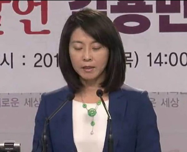 ▲ 5일 여의도 새누리당 당사에서 신의진 여성 비례대표가 성폭행 막말로 파문을 일으킨 서울 노원갑 민주통합당 김용민 후보의 사퇴를 촉구하고 있다. ⓒ새누리당 홈페이지