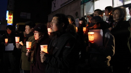 ▲ 5일 오후, 서울 중국대사관 앞에서 '탈북자 발씻김 행사'가 열렸다. ⓒ 뉴데일리