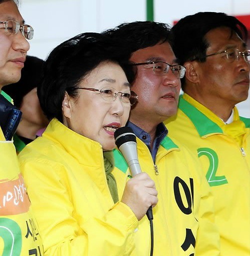 ▲ 한명숙 민주통합당 대표가 6일 오후 전라북도 전주시 완산구 효장동에서 유세를 하고 있다. ⓒ연합뉴스