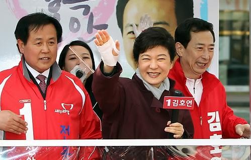 ▲ 박근혜 새누리당 중앙선대위원장은 8일 '막말' 김용민 민주통합당 후보에 대해서 "도대체 우리 아이들이 무엇을 보고 자랄지 묻지 않을 수 없다"고 강하게 비판했다. ⓒ 연합뉴스