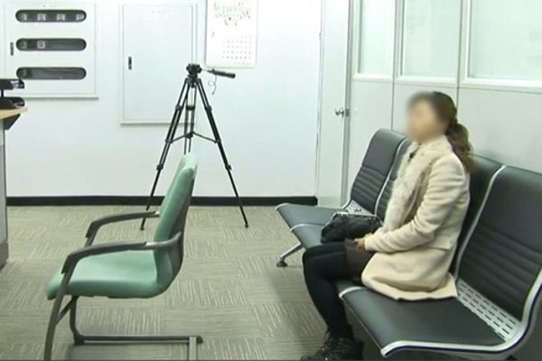 ▲ 불법체류를 하다 추방된 후 다시 한국에 입국하려던 중국인 여성. '추방된 불법체류자'임에도 법무부는 입국을 허용했다.[사진KBS 다큐멘터리 '3일' 화면캡쳐]