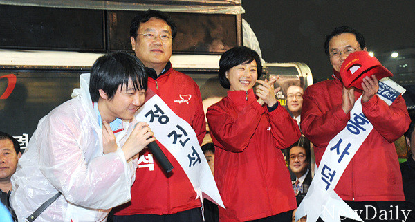 ▲ 이준석 비대위원이 (맨 왼쪽)이 지지연설을 하다가 