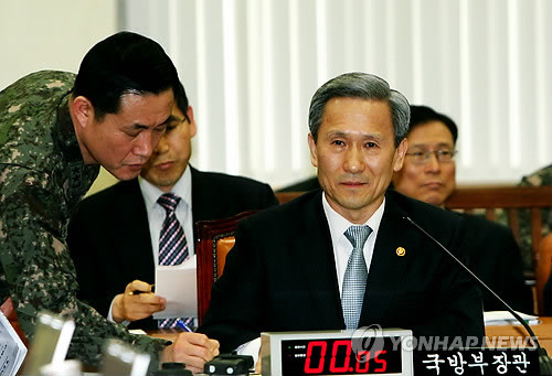 ▲ 북한의 장거리 로켓 발사와 관련해 김관진 국방부 장관이 13일 오후 국회 국방위원회에 출석해 질의에 답변하고 있다. ⓒ연합뉴스