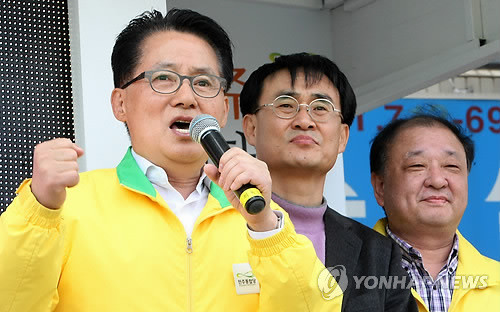 ▲ 지난 9일 민통당 박지원 최고위원이 제주시갑 선거구를 찾아 강창일 후보 지원 유세를 벌이고 있다. ⓒ연합뉴스