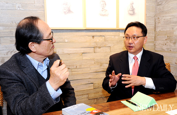 ▲ 뉴데일리 인보길 대표(왼쪽)와 새누리당 조명철 당선자(오른쪽) ⓒ 뉴데일리