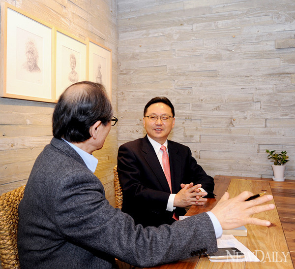 ▲ 뉴데일리 인보길 대표(왼쪽)와 새누리당 조명철 당선자(오른쪽) ⓒ 뉴데일리