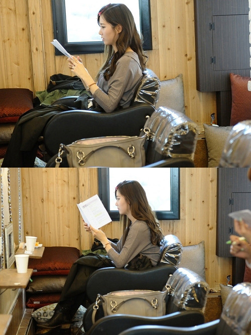 ▲ 소녀시대 멤버 서현이 헤어숍에서 포착됐다. ⓒ 온라인 커뮤니티