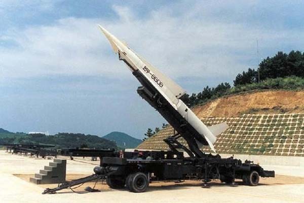 ▲ 실전배치 전 시험 시기의 '현무 미사일'. 우리 군은 사정거리 1,500km의 크루즈 미사일과 탄도탄 모두 '현무'로 부르고 있다.