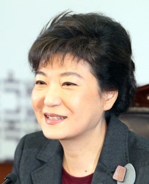 ▲ 김문수 지사의 대권 출마 선언으로 대선후보 경선을 치르게 된 박근혜 비대위원장. ⓒ 연합뉴스