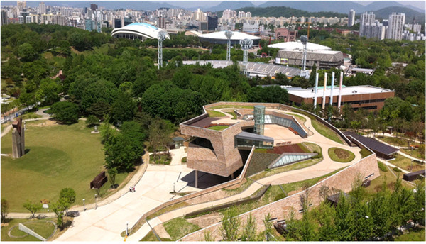 ▲ 서울 송파구 방이동 올림픽공원 안에 들어서는 한성백제박물관 전경.ⓒ