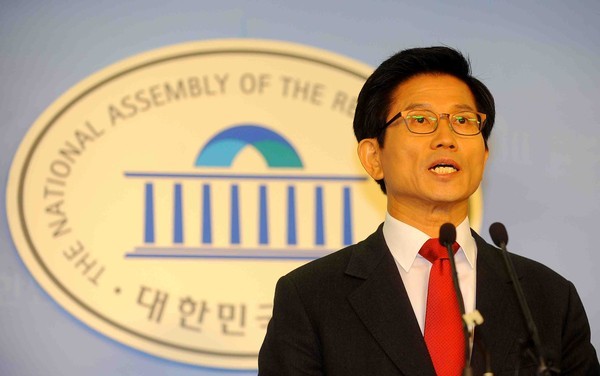 ▲ 김문수 경기도지사가 22일 국회에서 18대 대통령 선거 출마선언을 하고 있다. ⓒ 뉴데일리