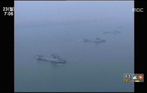 ▲ 중-러 해군의 서해연합훈련을 보도한 장면. 6,000명 이상의 병력, 22척의 전투함 등이 참여했다고 한다.[화면캡쳐: MBC 보도화면]