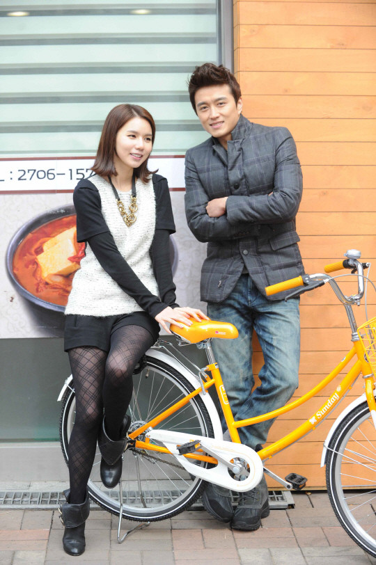 ▲ 박시은과 진태현이 포즈를 취하고 있다. ⓒ sbs