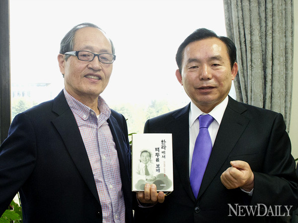 ▲ 인보길 대표와 이인제 위원장 ⓒ뉴데일리