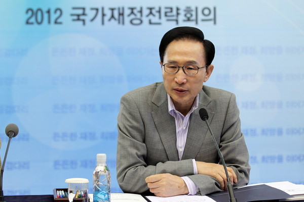 ▲ 이명박 대통령이 28일 오전 청와대에서 국가재정전략회의를 주재하고 있다. ⓒ 청와대 제공