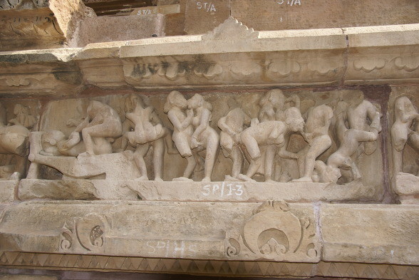 ▲ 카쥬라호의 조각들.