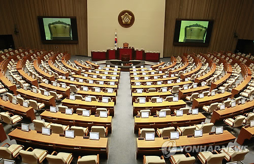 ▲ 새누리당과 민주통합당은 24일 국회 본회의를 열어 국회 몸싸움 방지를 위한 국회법 개정안과 함께 각종 민생법안을 처리할 예정이었으나 `몸싸움 방지법'에 대한 입장차를 좁히지 못해 본회의 자체를 열지 못했다. ⓒ 연합뉴스